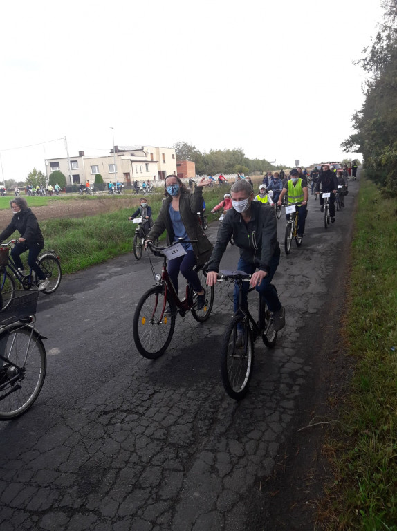 136 osób i 14 km na rowerach
