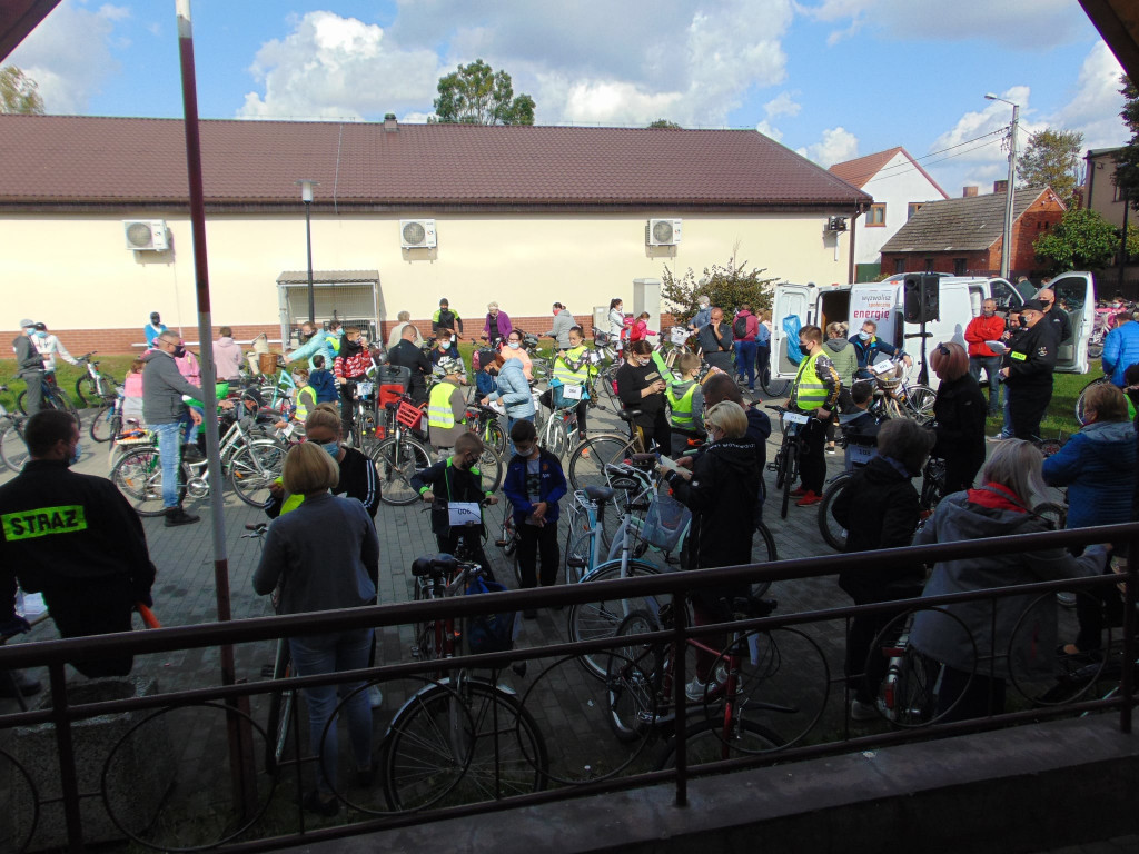 136 osób i 14 km na rowerach