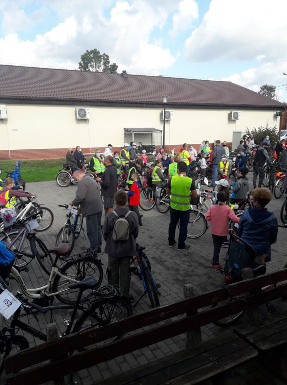 136 osób i 14 km na rowerach