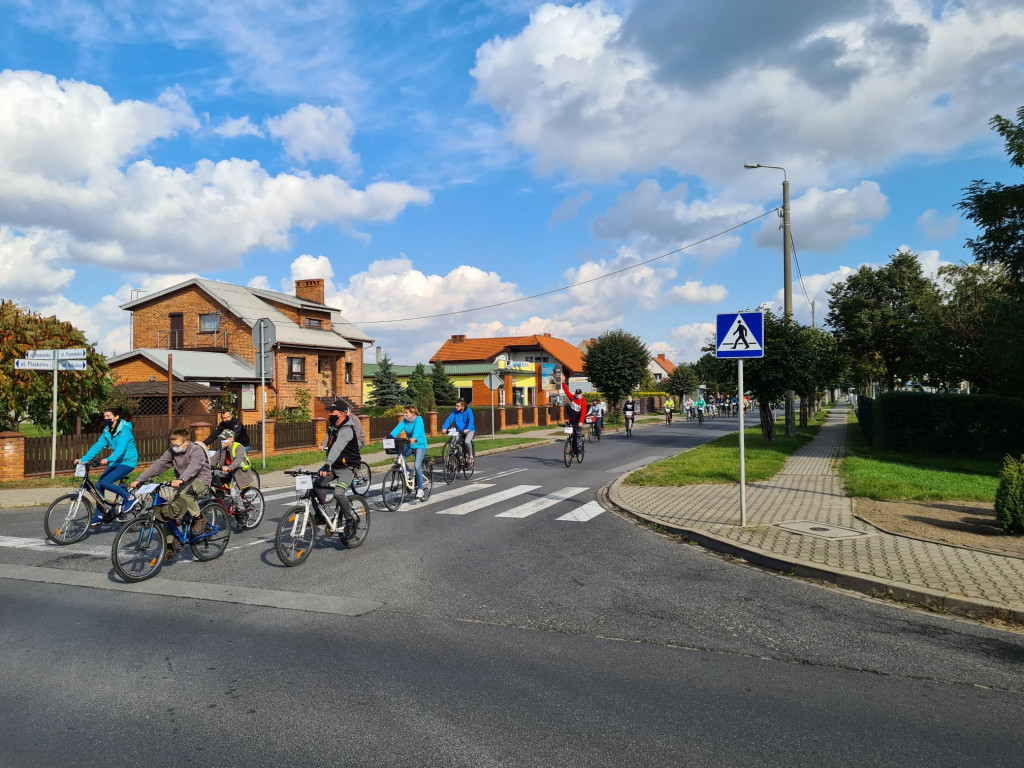 136 osób i 14 km na rowerach
