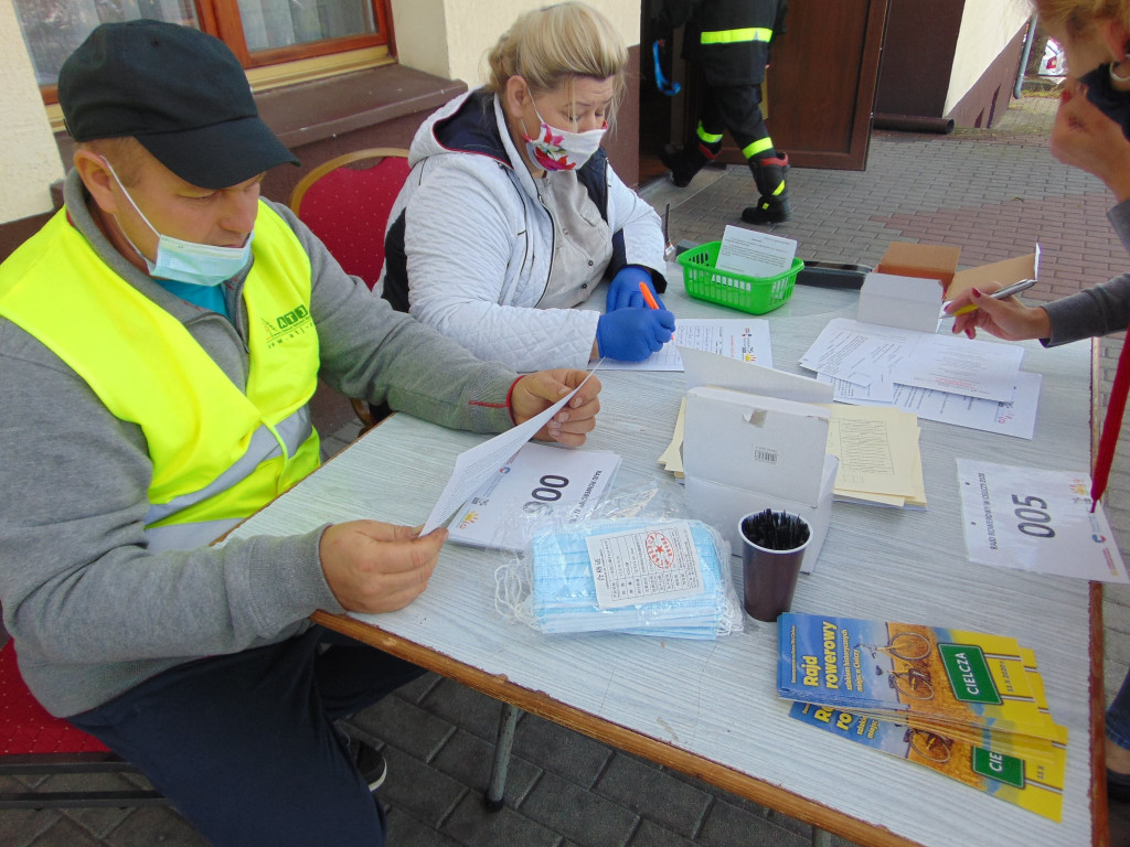 136 osób i 14 km na rowerach