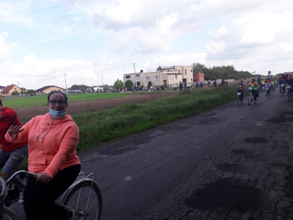 136 osób i 14 km na rowerach