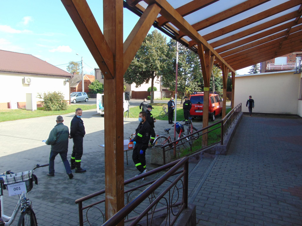 136 osób i 14 km na rowerach