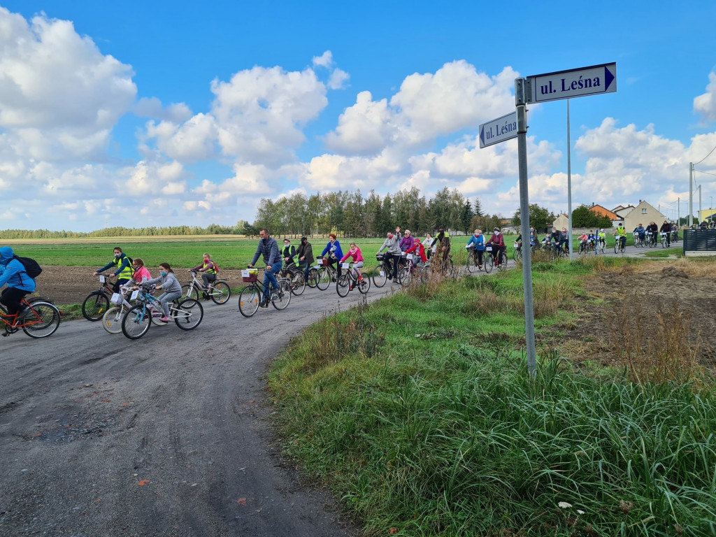 136 osób i 14 km na rowerach