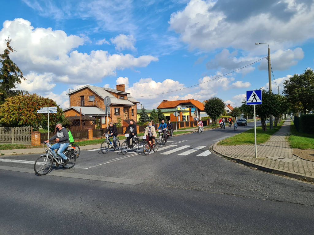 136 osób i 14 km na rowerach