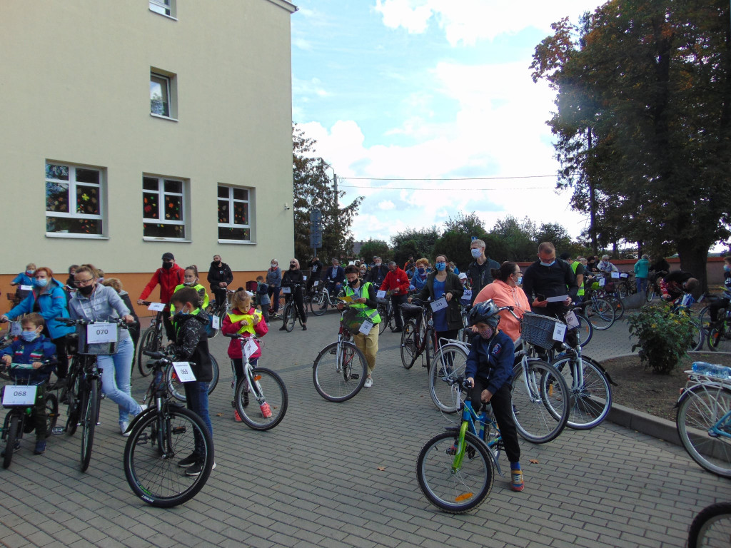 136 osób i 14 km na rowerach