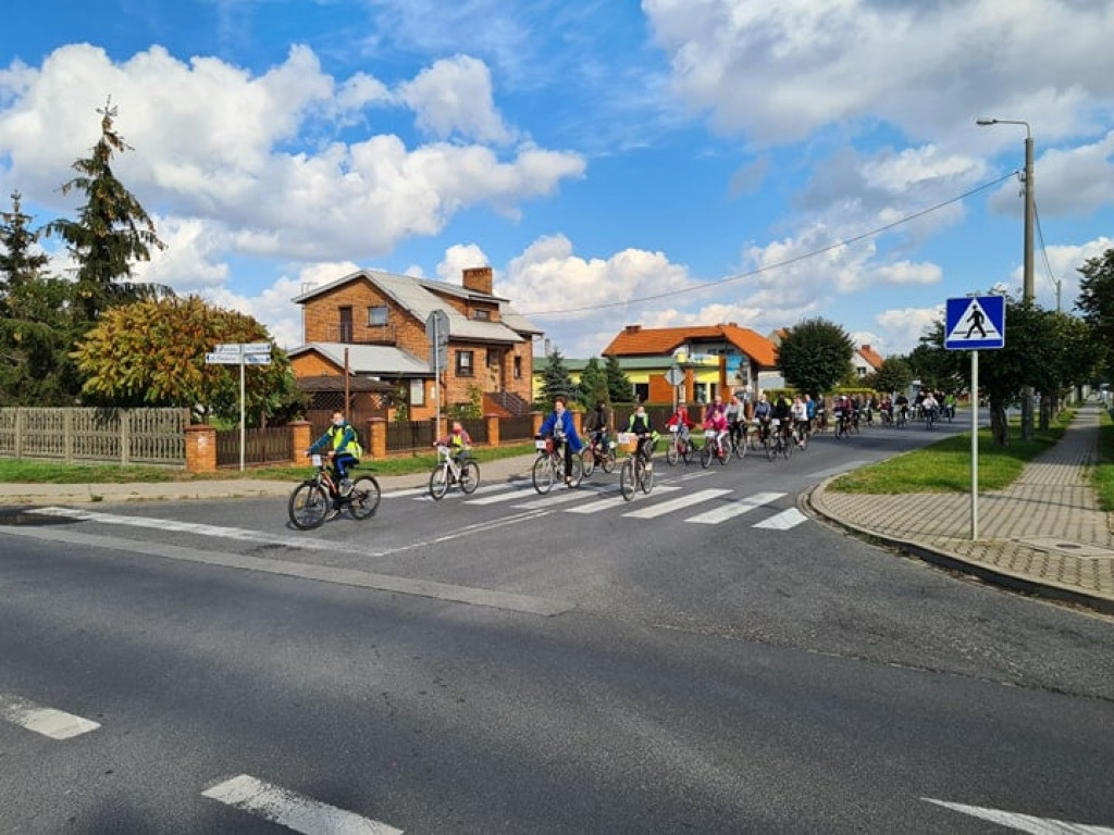 136 osób i 14 km na rowerach