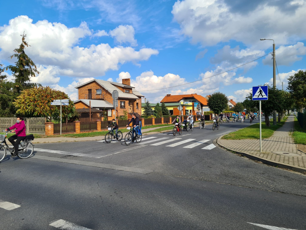 136 osób i 14 km na rowerach