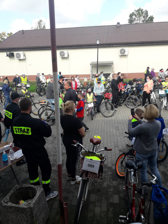 136 osób i 14 km na rowerach