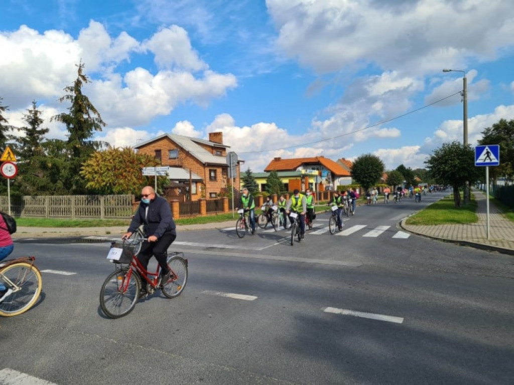 136 osób i 14 km na rowerach