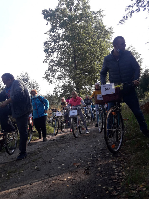136 osób i 14 km na rowerach