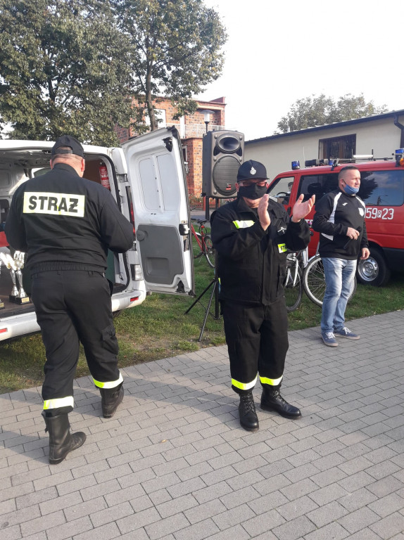 136 osób i 14 km na rowerach