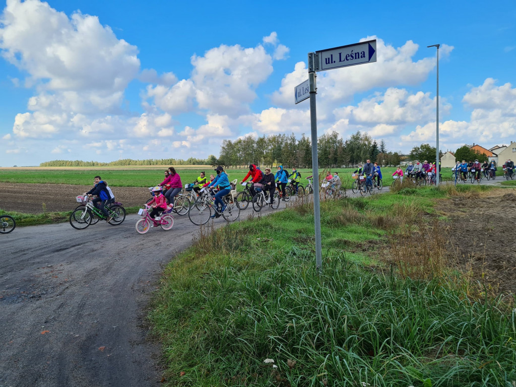 136 osób i 14 km na rowerach