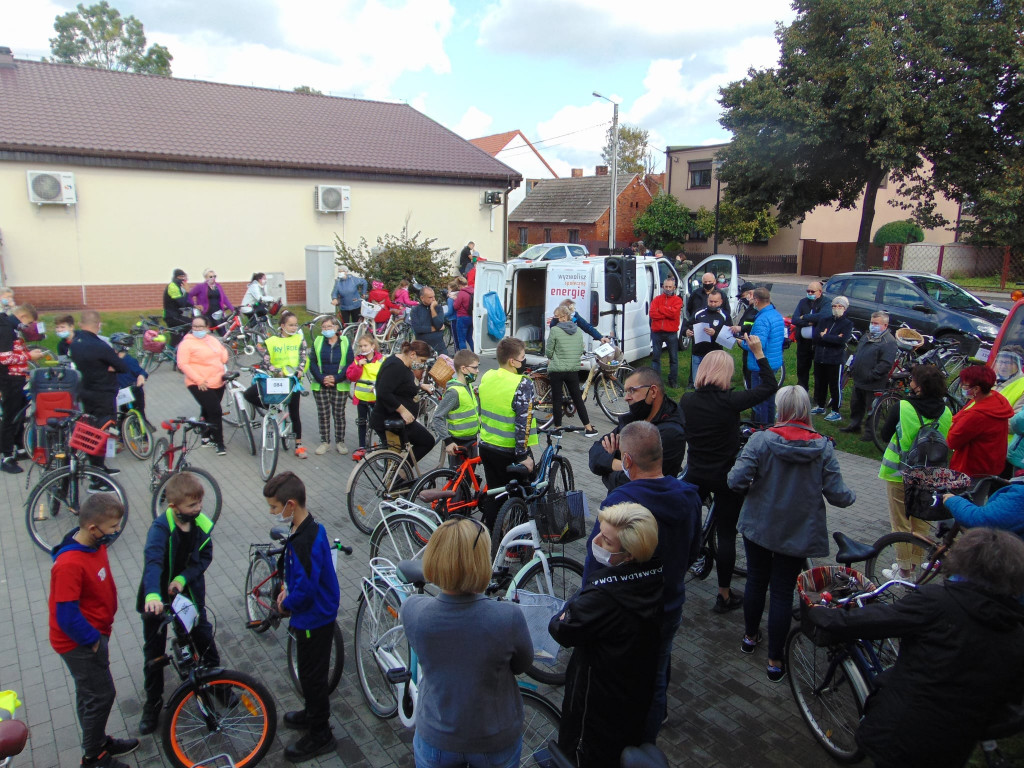 136 osób i 14 km na rowerach