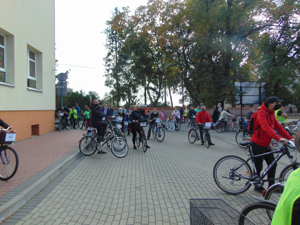 136 osób i 14 km na rowerach
