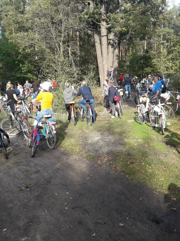 136 osób i 14 km na rowerach