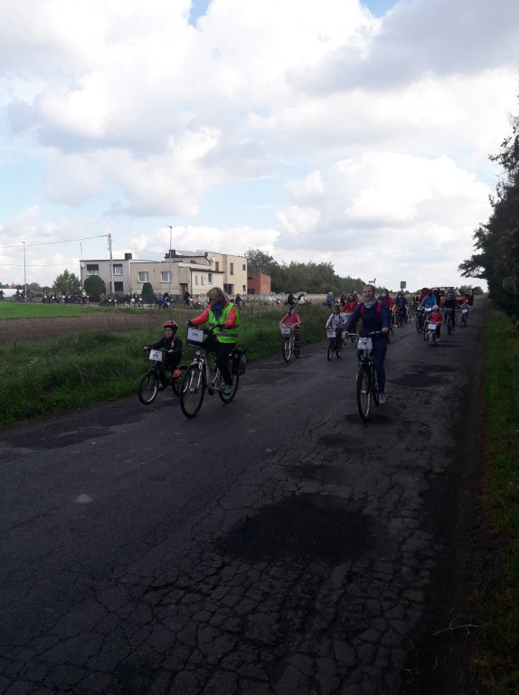 136 osób i 14 km na rowerach