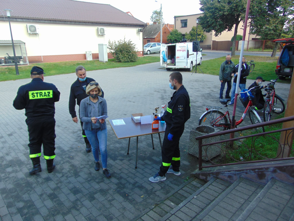 136 osób i 14 km na rowerach