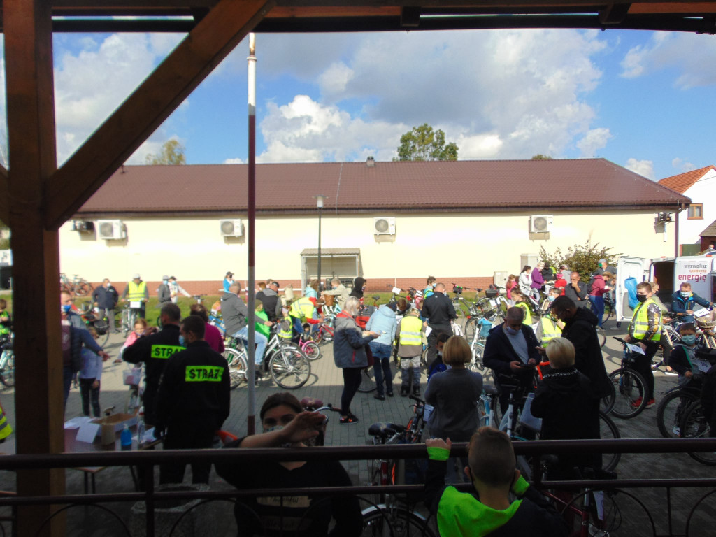 136 osób i 14 km na rowerach