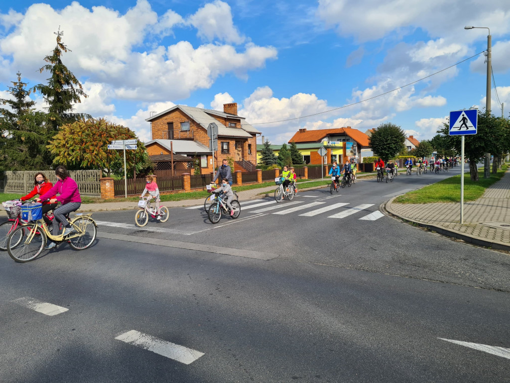 136 osób i 14 km na rowerach