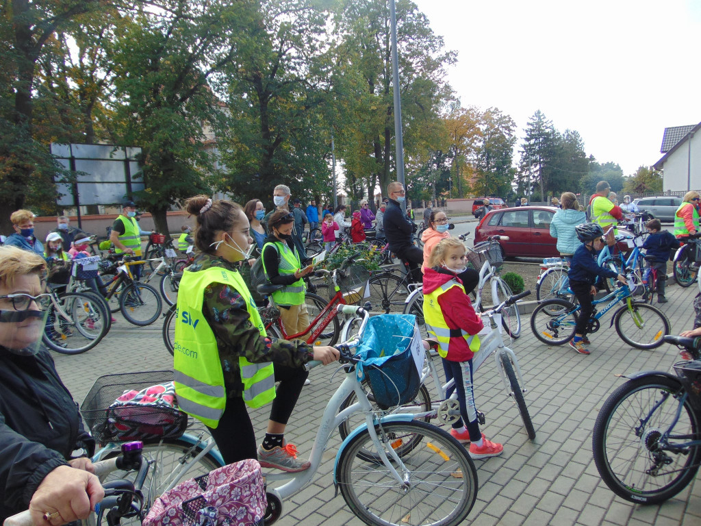 136 osób i 14 km na rowerach