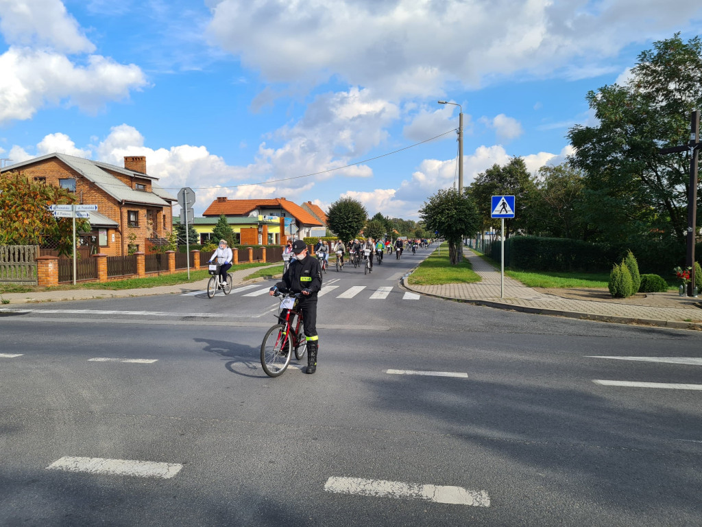 136 osób i 14 km na rowerach