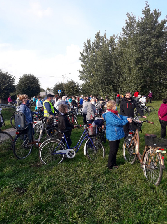136 osób i 14 km na rowerach