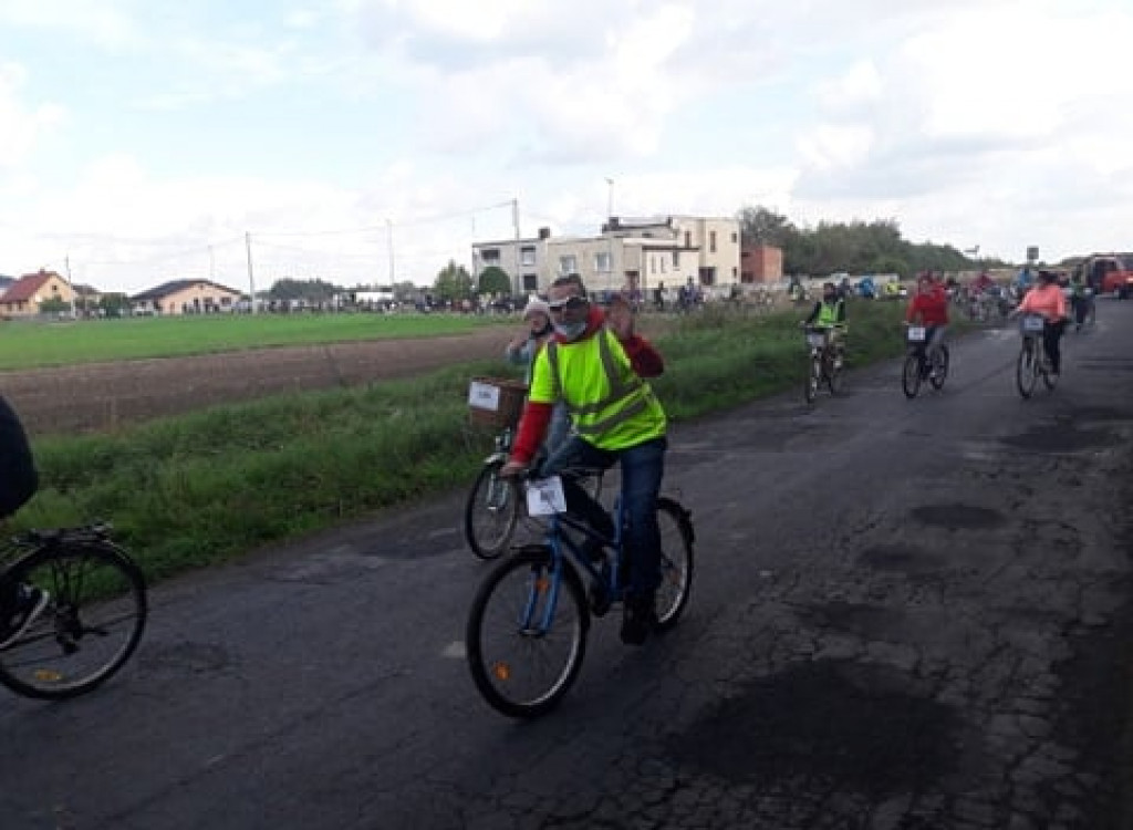 136 osób i 14 km na rowerach