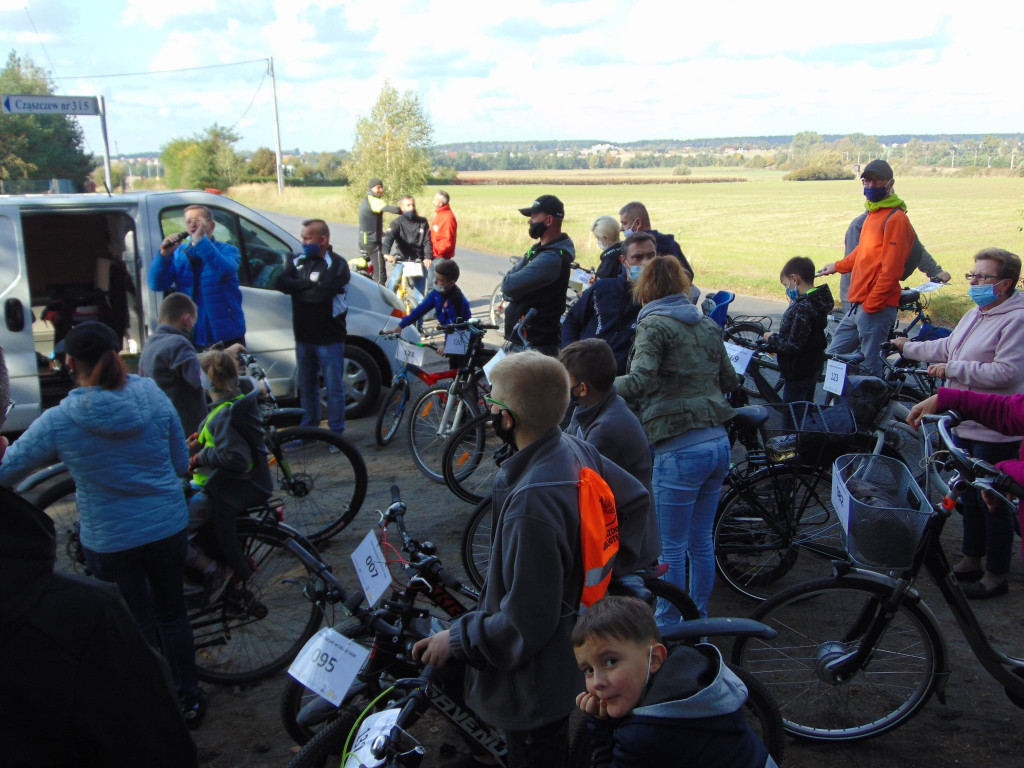 136 osób i 14 km na rowerach
