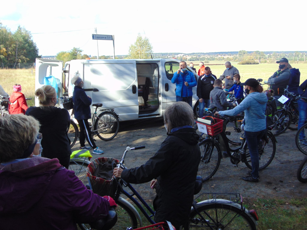 136 osób i 14 km na rowerach