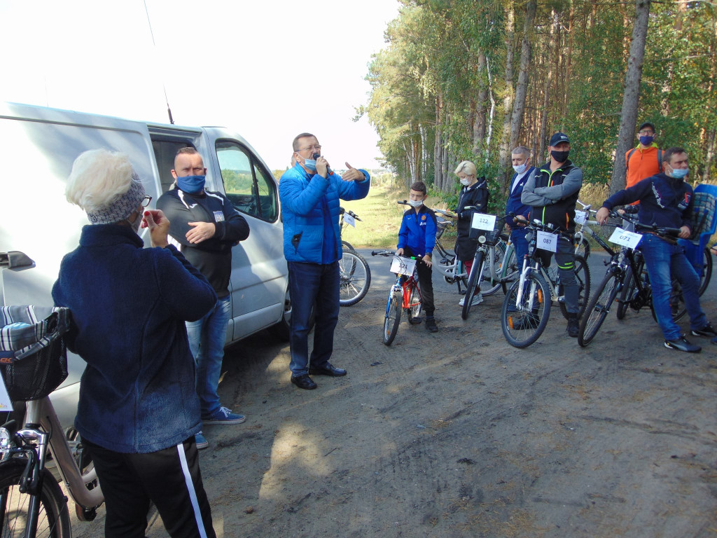 136 osób i 14 km na rowerach