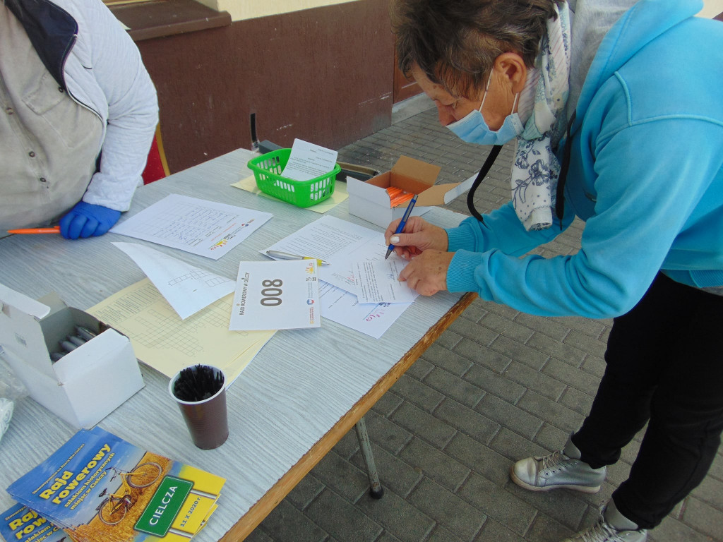 136 osób i 14 km na rowerach