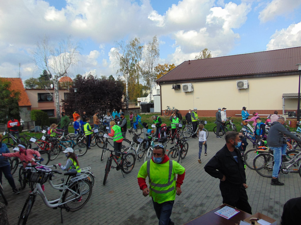 136 osób i 14 km na rowerach