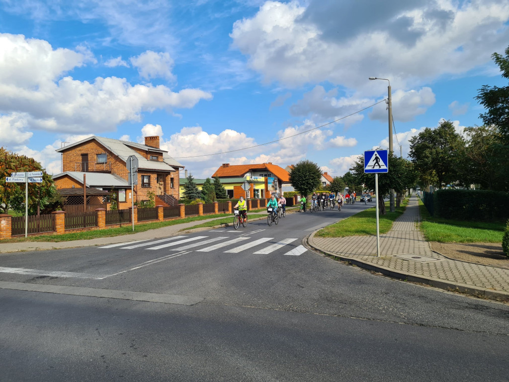 136 osób i 14 km na rowerach