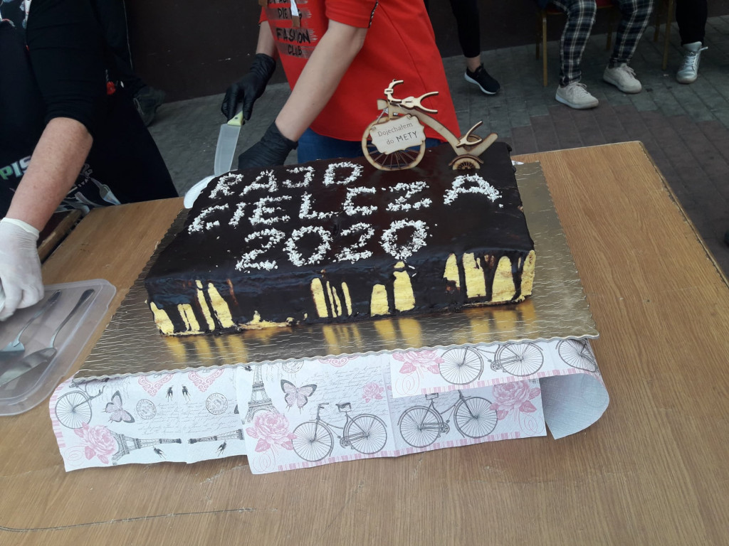 136 osób i 14 km na rowerach
