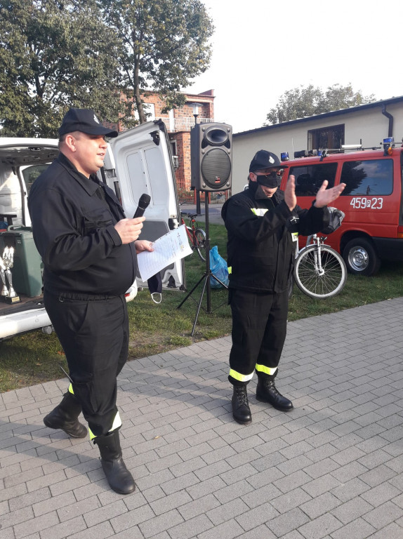 136 osób i 14 km na rowerach