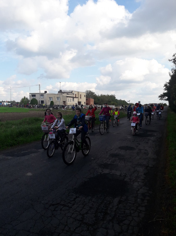136 osób i 14 km na rowerach