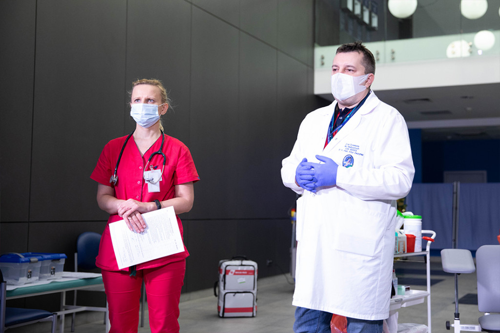 Pierwsze osoby w Polsce zaszczepione przeciw Sars-CoV-2
