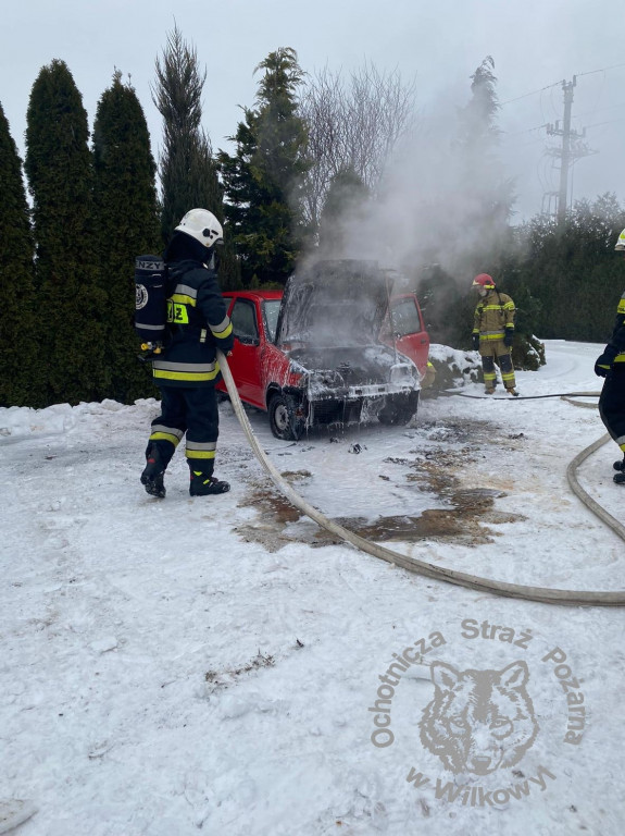 Samochód w płomieniach w Bachorzewie
