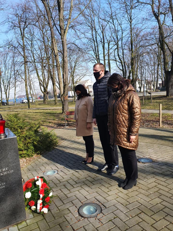 Dwie uroczystości pod jednym pomnikiem