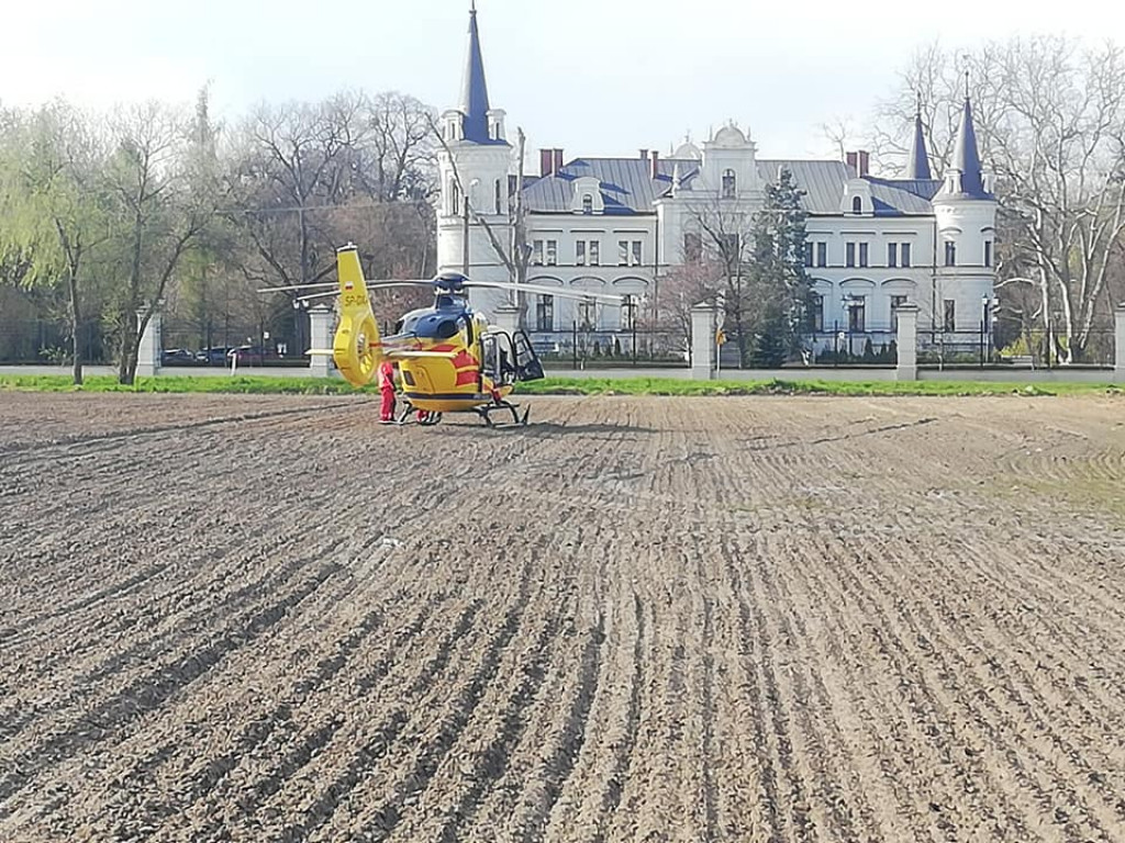 Tarce. Lądowanie Lotniczego Pogotowia Ratunkowego