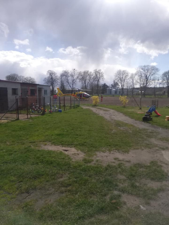 Tarce. Lądowanie Lotniczego Pogotowia Ratunkowego