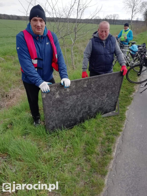 Takie rzeczy przy drogach i ścieżkach dla rowerów!