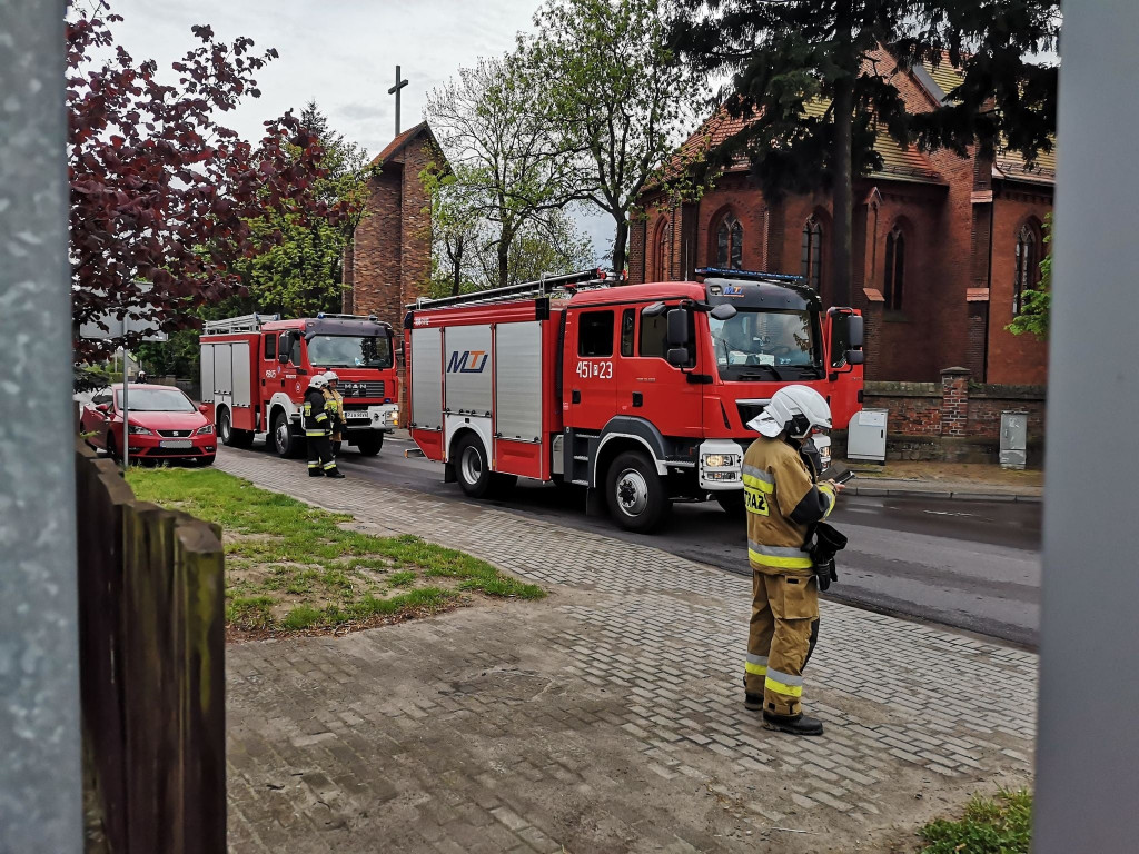 Stłuczka obok kościoła w Wilkowyi