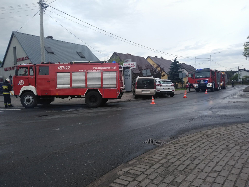 Stłuczka obok kościoła w Wilkowyi