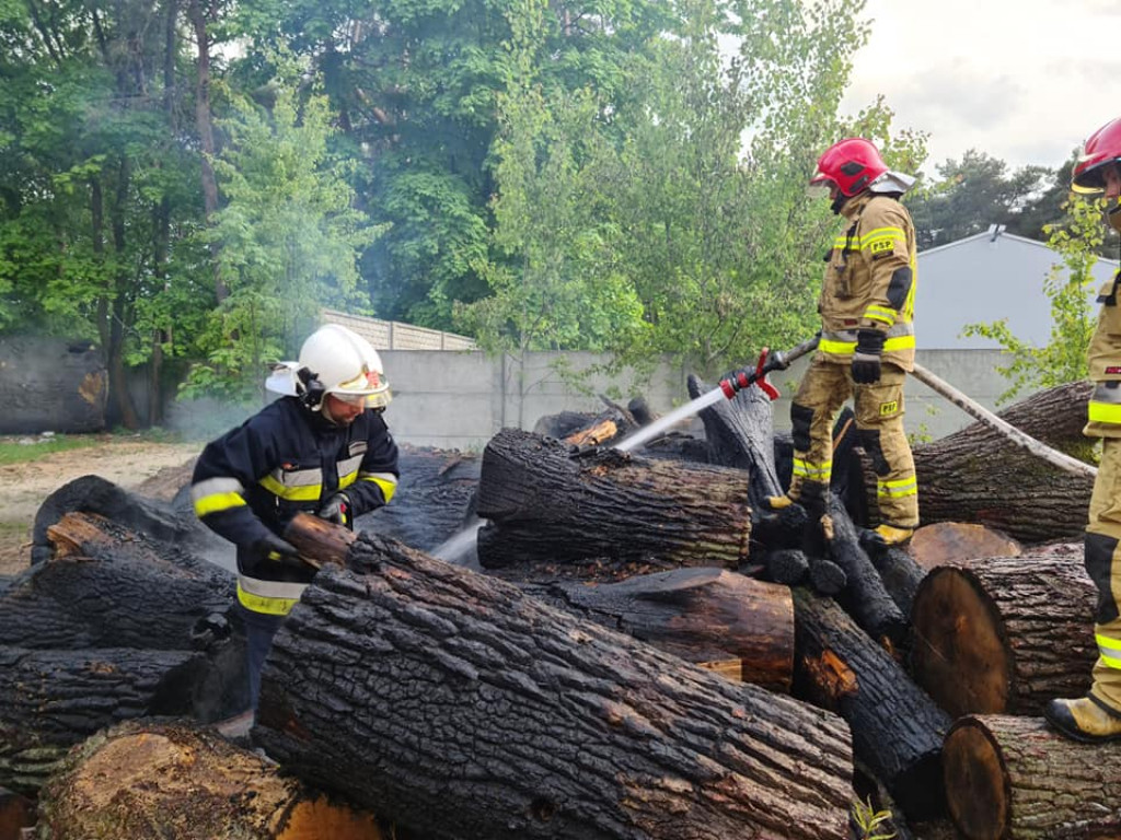 Pożar drewna w Jarocinie