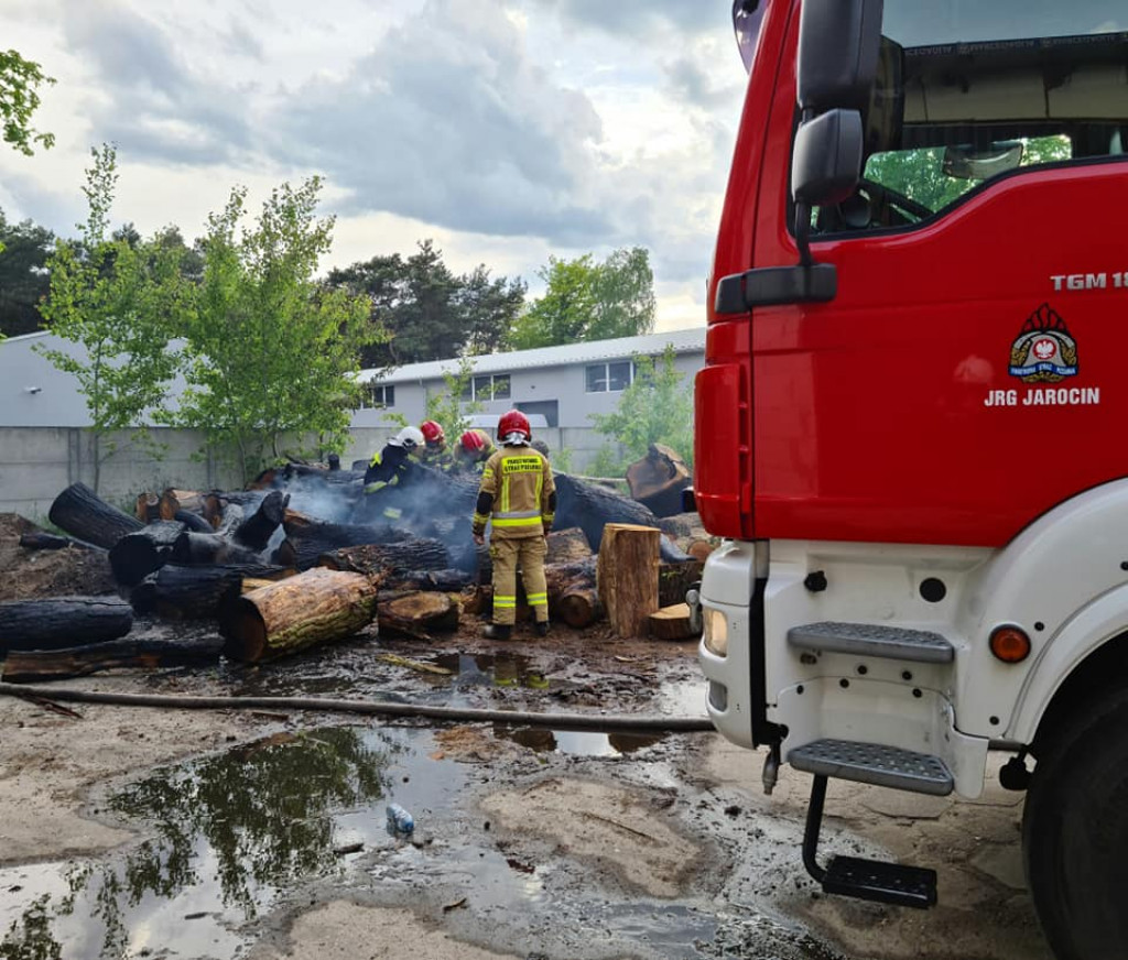 Pożar drewna w Jarocinie