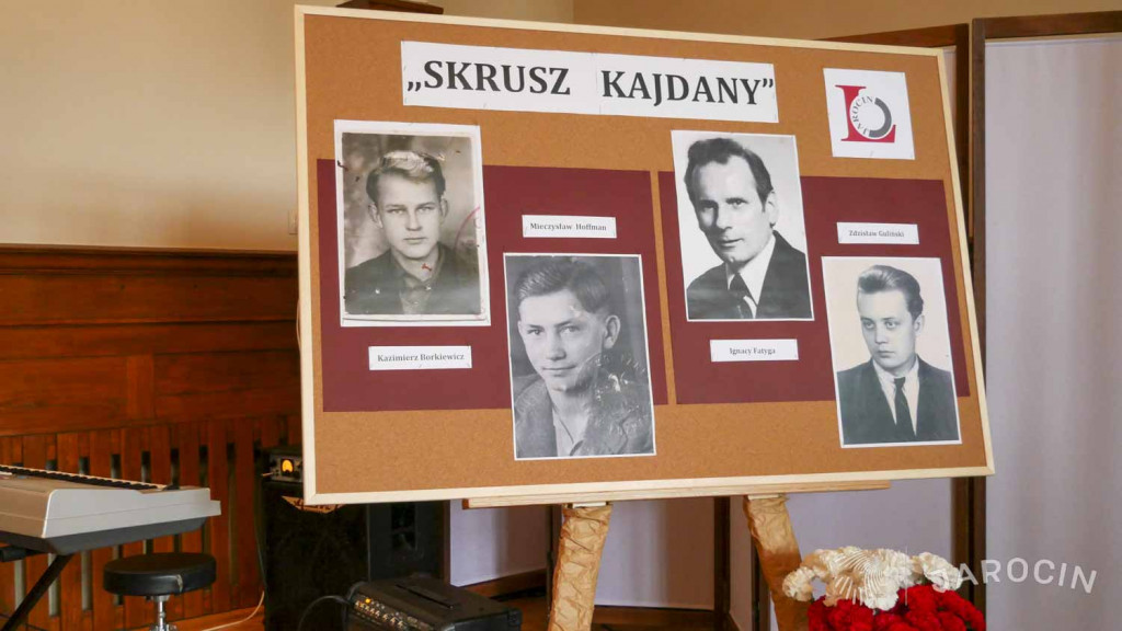 Historyczna tablica na murze liceum