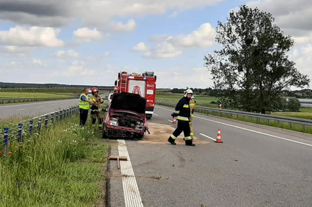 Samochód porzucony na obwodnicy Jarocina