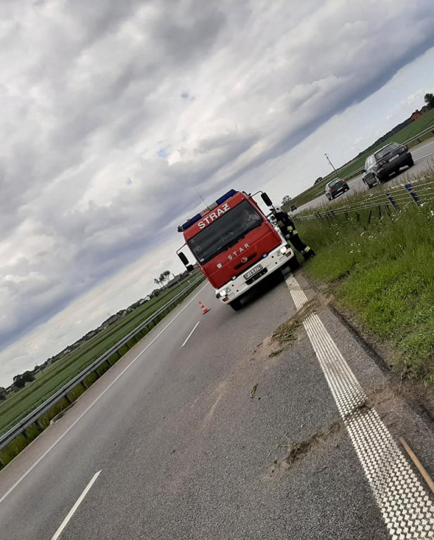 Samochód porzucony na obwodnicy Jarocina